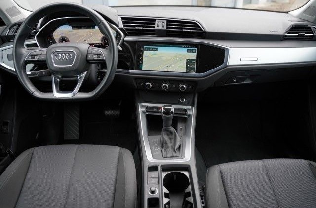 
								Audi Q3 full									