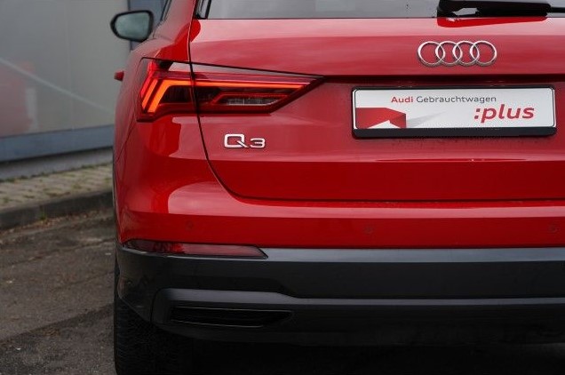 
								Audi Q3 full									