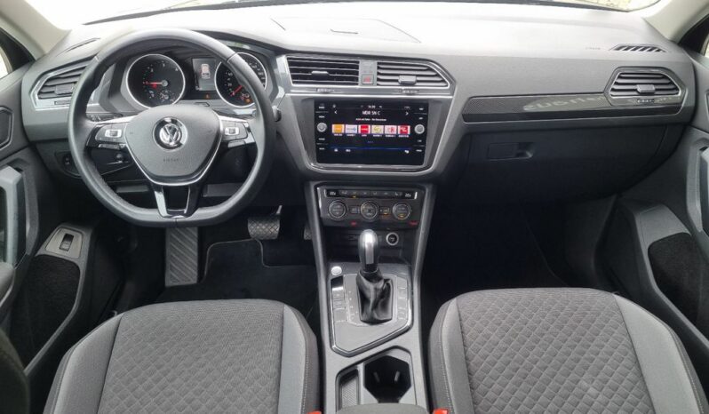 
								Volkswagen Tiguan Confort R-Line 2.0 TDI DSG complet									