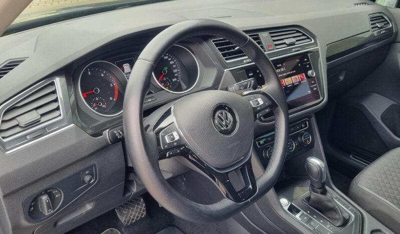 
								Volkswagen Tiguan Confort R-Line 2.0 TDI DSG complet									