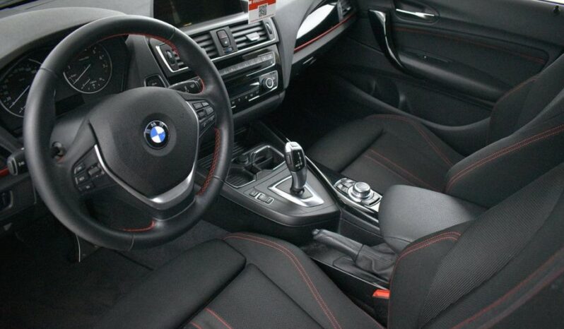 
								BMW 120i Sport Line full									