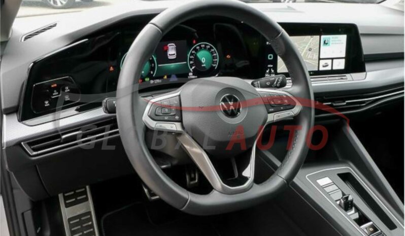 
								Volkswagen Golf VIII 1.0 eTSI DSG ACTIVE full									