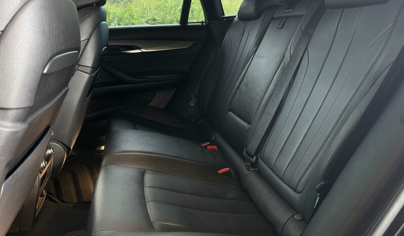 
								BMW X6 xDrive M50d M SPORT full									
