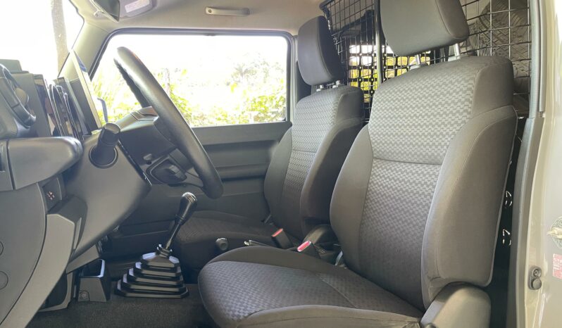 
								SUZUKI JIMNY PRIVILEGE full									