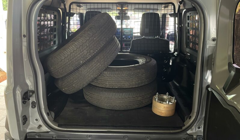 
								SUZUKI JIMNY PRIVILEGE full									