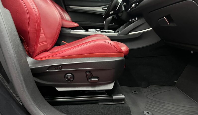 
								ALFA ROMEO STELVIO Q4 Veloce full									