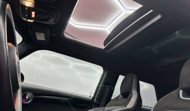 
								MINI COOPER JOHN COOPER WORKS full									