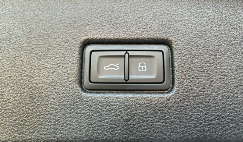 
								AUDI Q5 SPORTBACK 35 TDI S-LINE full									