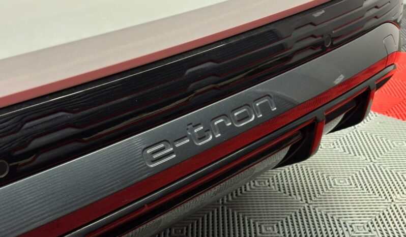 
								AUDI Q8 E-TRON SPORTBACK full									