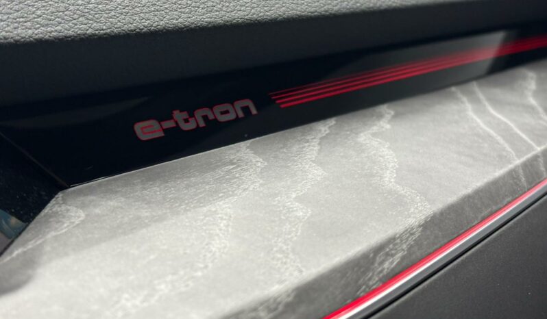 
								AUDI Q8 E-TRON SPORTBACK full									