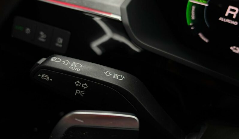 
								AUDI Q8 E-TRON SPORTBACK full									