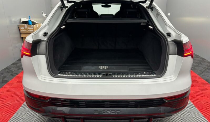 
								AUDI Q8 E-TRON SPORTBACK full									