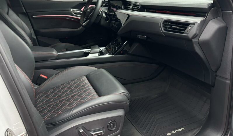 
								AUDI Q8 E-TRON SPORTBACK full									