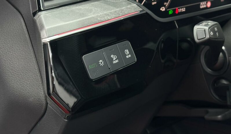 
								AUDI Q8 E-TRON SPORTBACK full									