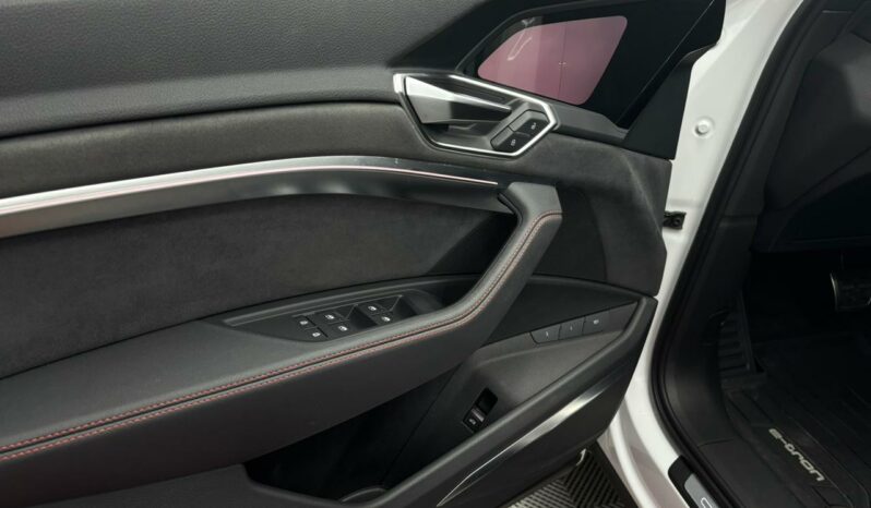 
								AUDI Q8 E-TRON SPORTBACK full									